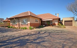 4 Bedroom House in Linden