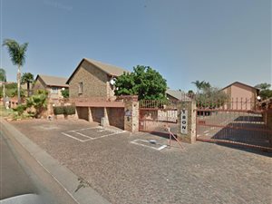 2 Bed Apartment in Zwartkop