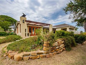 4 Bed House in Sir Lowrys and surrounds