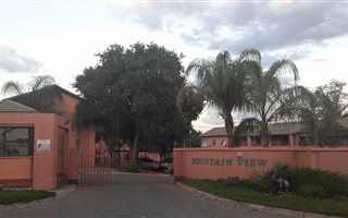 2 Bedroom Flat in Geelhoutpark