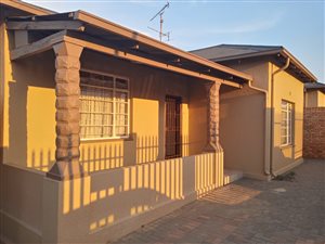 2 Bed House in Krugersdorp West