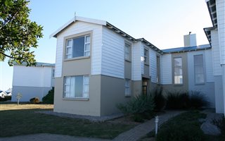 2 Bedroom House in Pinnacle Point Golf Estate