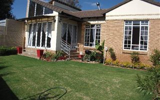 3 Bedroom Simplex in Moreleta Park