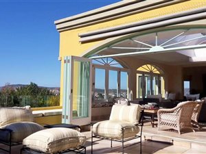 6 Bed House in Lower Robberg