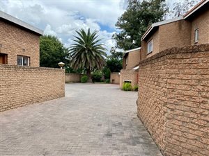 2 Bed Townhouse in Vereeniging Central