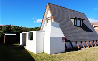 2 Bedroom House in Struisbaai