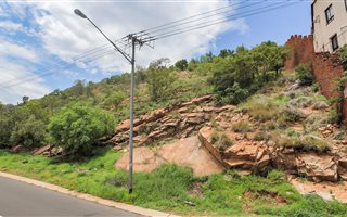 2000 m² Land available in Florauna