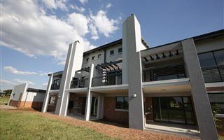 2 Bedroom Apartment in Montana Park
