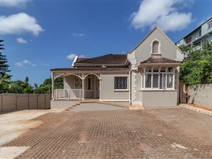 372 m² Commercial space in Glenwood