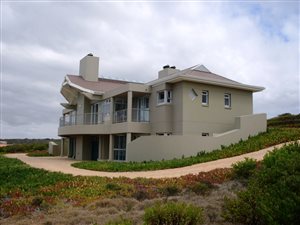 5 Bed House in Moquini Coastal Estate