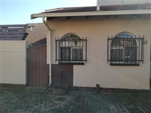 3 Bed Townhouse in Waterkloof Glen