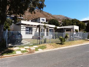 3 Bed House in Mountainside