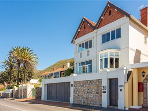 3 Bed House in St James