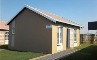 2 Bedroom House in Roodepoort Central