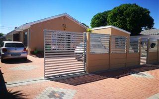 4 Bedroom House in Rondebosch East