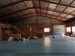 800 m² Industrial space in Dalview