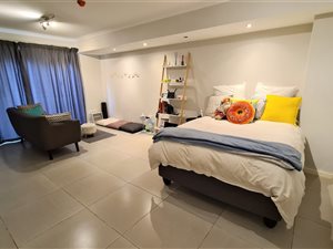 Studio Apartment in Claremont Upper