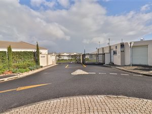 3 Bed Townhouse in Helderberg Estate