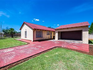 3 Bed House in Mayberry Park