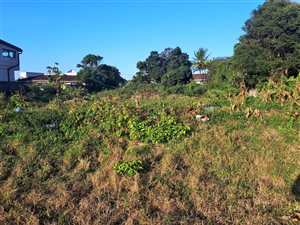 952 m² Land available in La Mercy