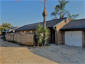 2 Bed Townhouse in Rooihuiskraal North