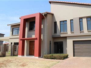 4 Bed House in Hazeldean (Silverlakes Surroundings)