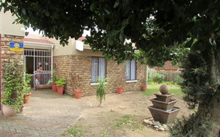 4 Bedroom House in Meedingsride