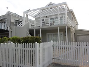 3 Bed House in Thesen Islands