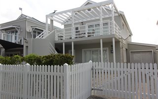 3 Bedroom House in Thesen Islands