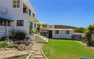 4 Bedroom House in St Helena Bay