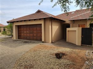 2 Bed Townhouse in Woodland Hills