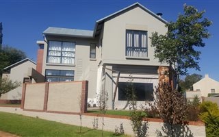 4 Bedroom House in Zwartkop Golf Estate