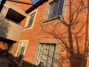 3 Bed Townhouse in Die Hoewes