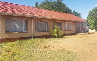 4 Bedroom House in Fichardtpark