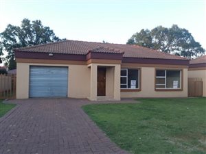 2 Bed Townhouse in Vanderbijlpark CE2