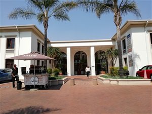 195 m² Commercial space in Barlow Park