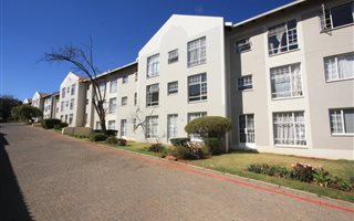 3 Bedroom Apartment in Weltevreden Park