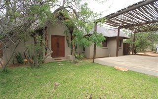 2 Bedroom House in Hoedspruit