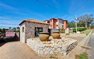2 Bedroom Townhouse in Wilro Park