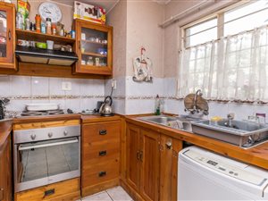 2 Bed Apartment in Die Hoewes