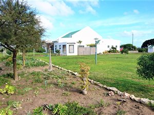 4 Bed House in Long Acres