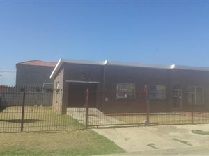 3 Bed House in Uitenhage Central