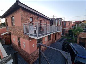 6 Bed House in Newlands East