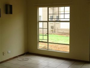 2 Bed Apartment in Die Hoewes