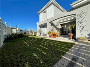 4 Bed House in Parklands North