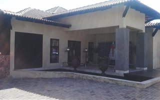 4 Bedroom House in Bankenveld