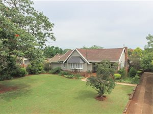 4 Bed House in Hayfields