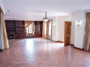 3 Bed Apartment in Florida Park