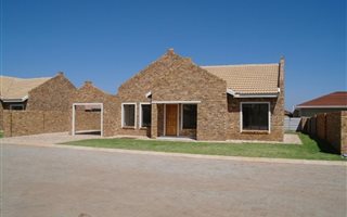 3 Bedroom Simplex in Denneoord