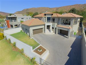 4 Bed House in Featherbrooke Estate